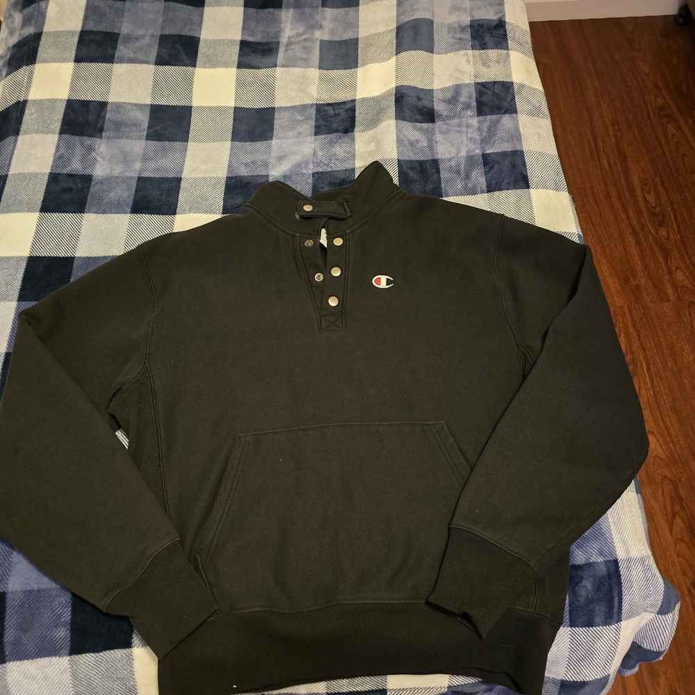 Champion Men's Black Crewneck Sweater